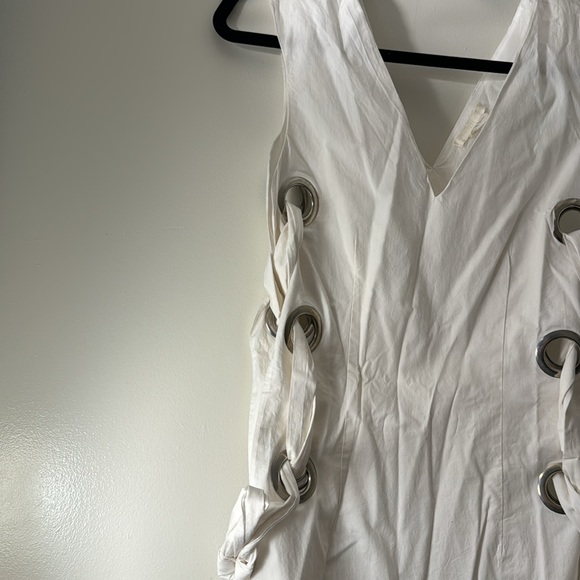 White top with grommets and ties on sides - Picture 2 of 3